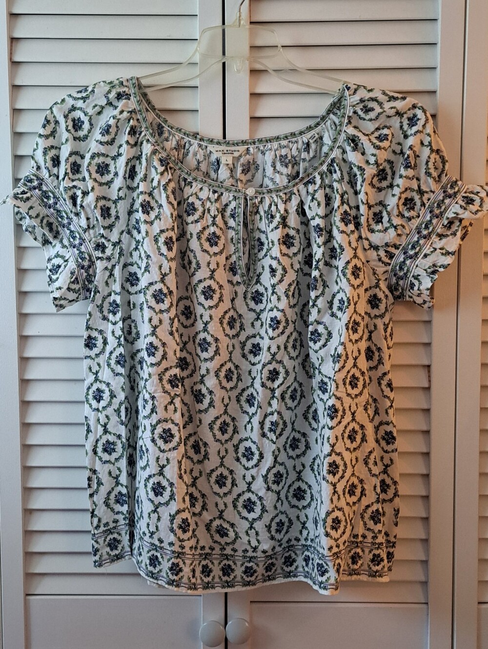 Max Studio White and Navy Medallion Short Sleeve Peasant Blouse